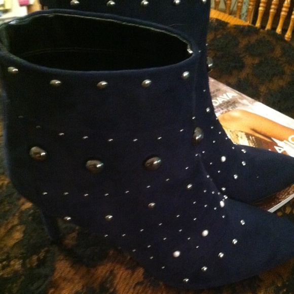Elegant Navy Studded Women's Ankle Boots - Picture 4 of 6